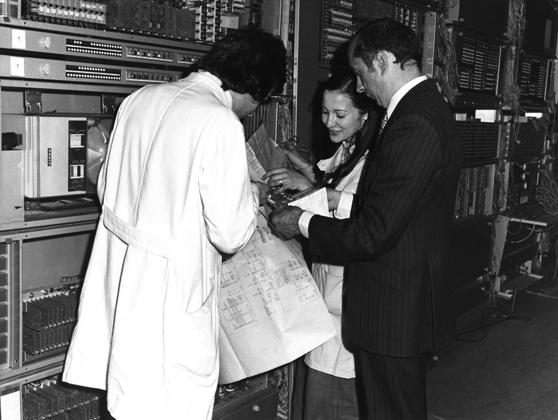 1974.06.12InspectionPentaExtensTuileries1PC1