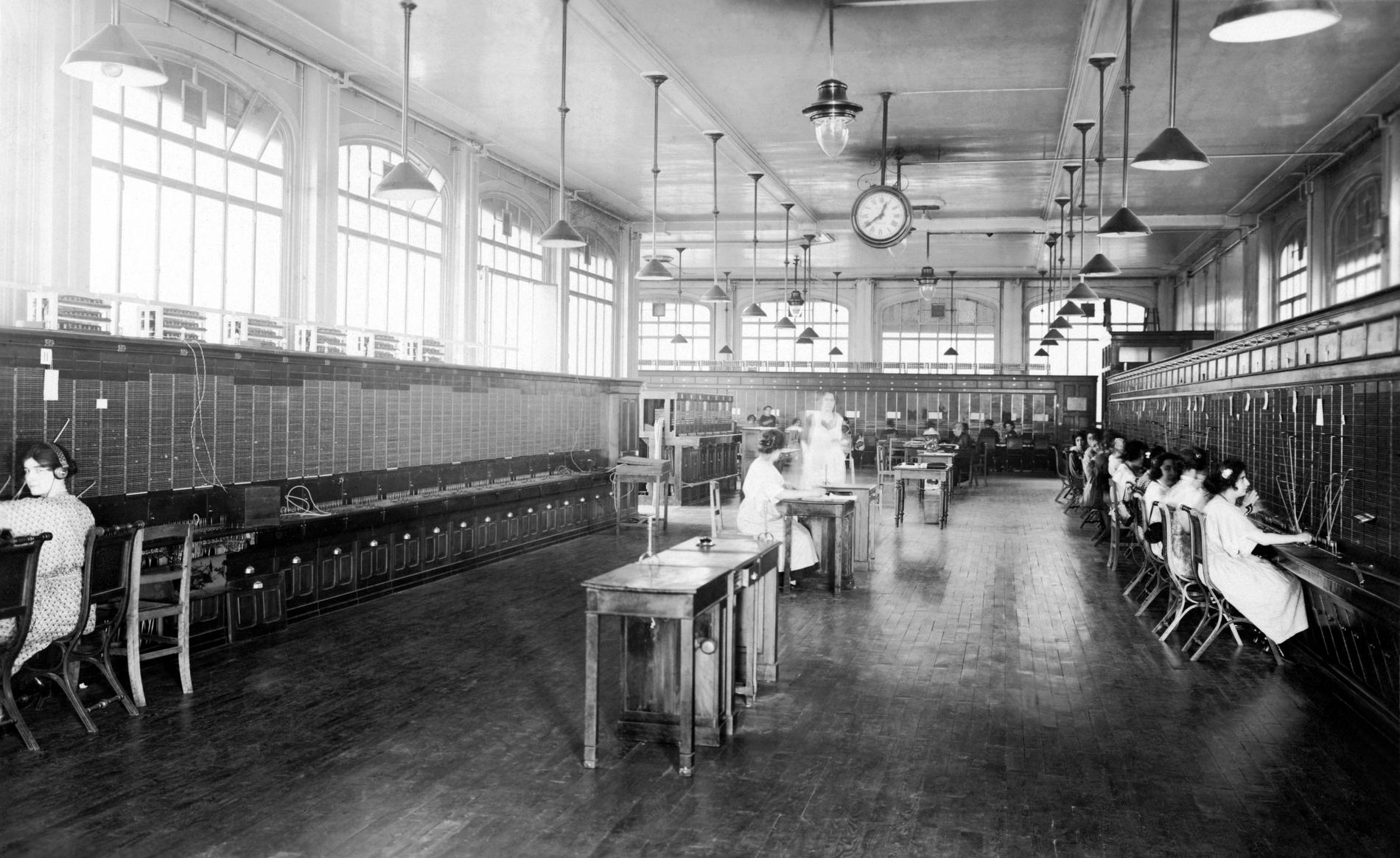 1922.06CommutateurMultipleManuelParisElysees