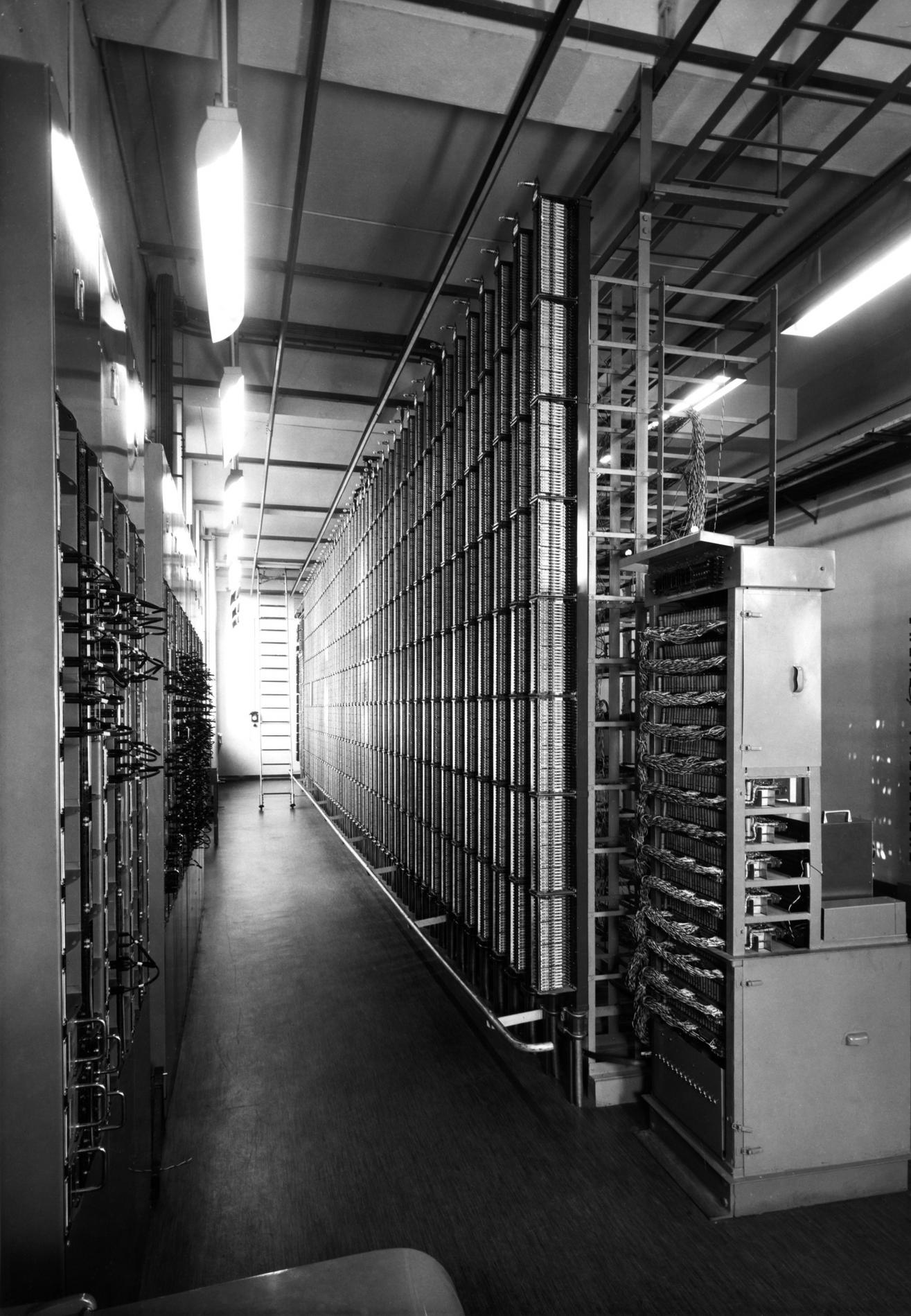 1958OrleansGrenierASelRepartiteurCoteTV