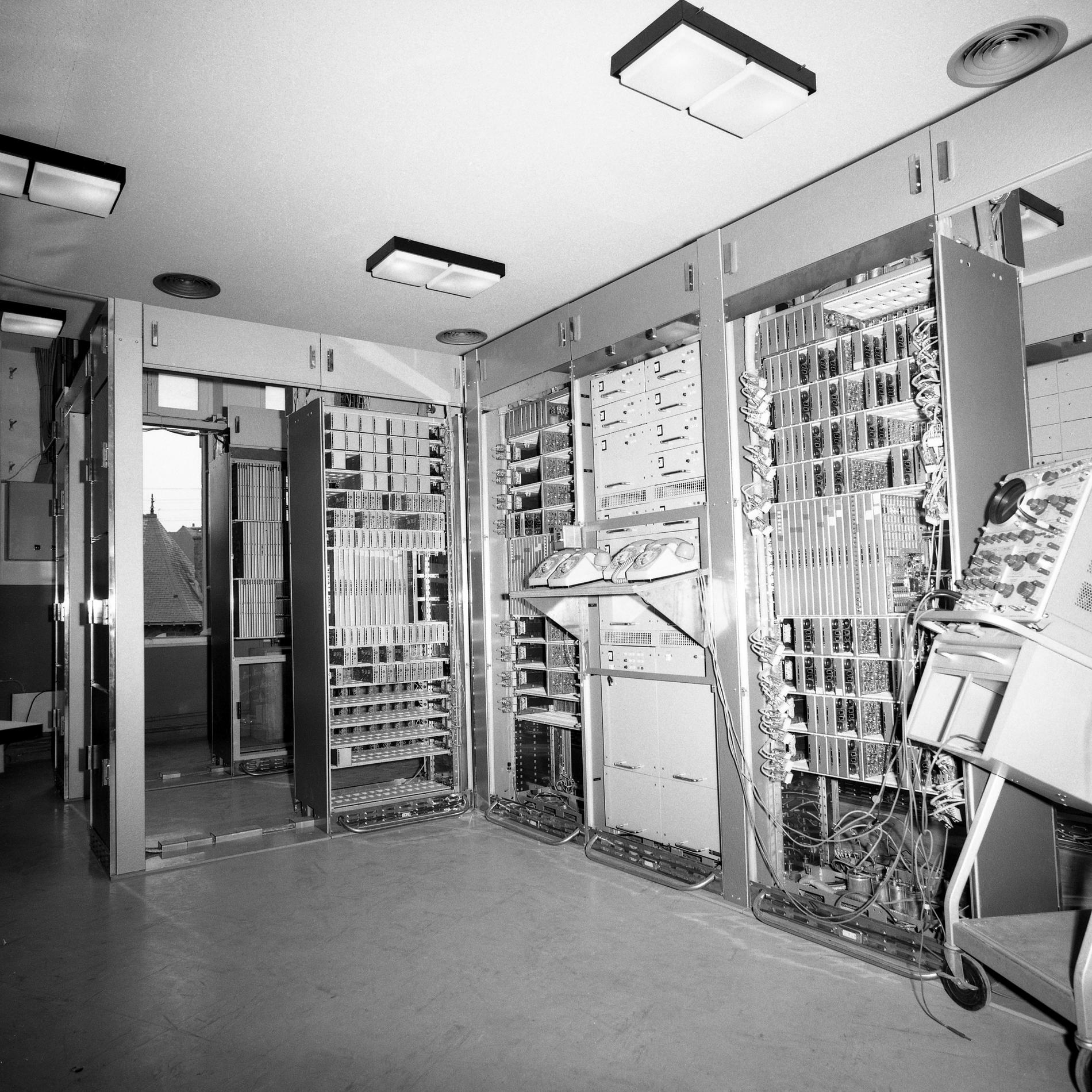 1969.09.16PlatonPerrosNum008.361