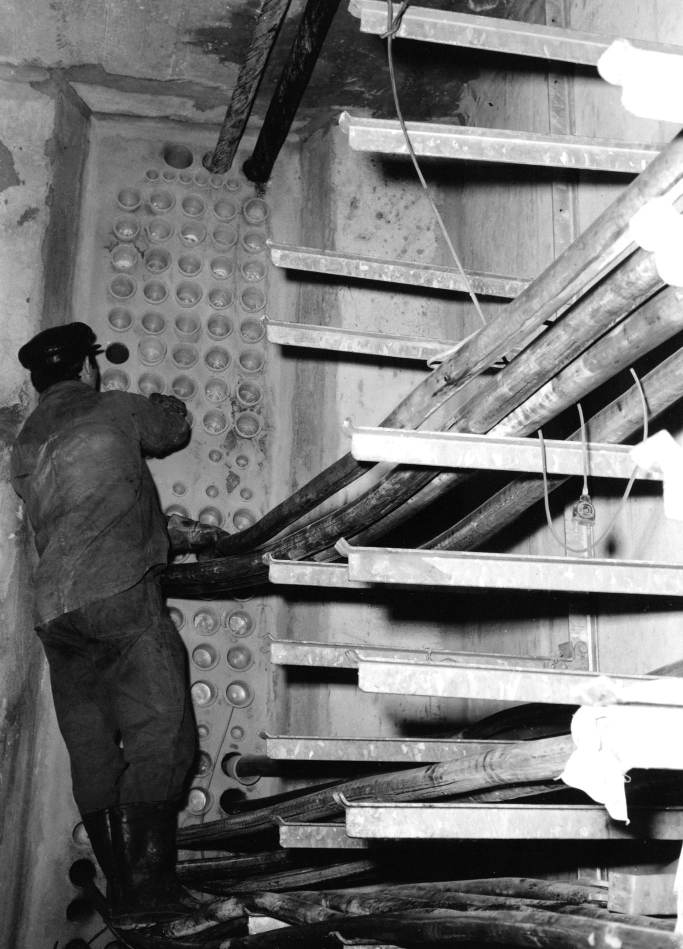 1972ChambreIntraSouterraineCablesParis