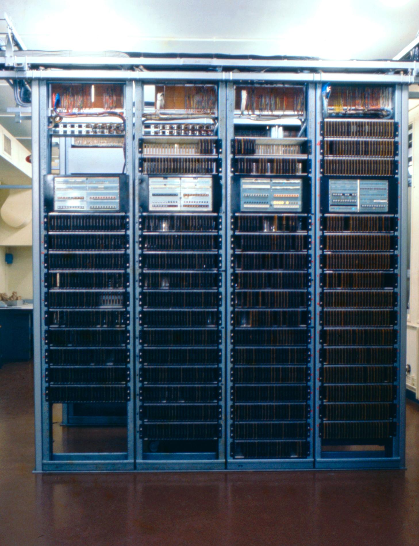 SocrateTravee1ExplorateurDistributeur