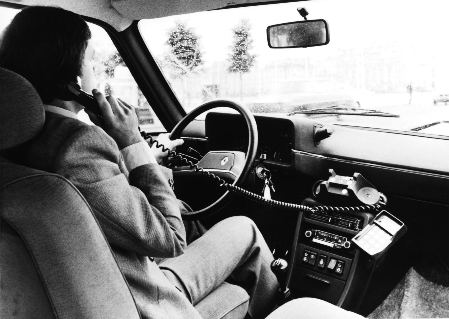 1975RadiotelephoneDeVoiture