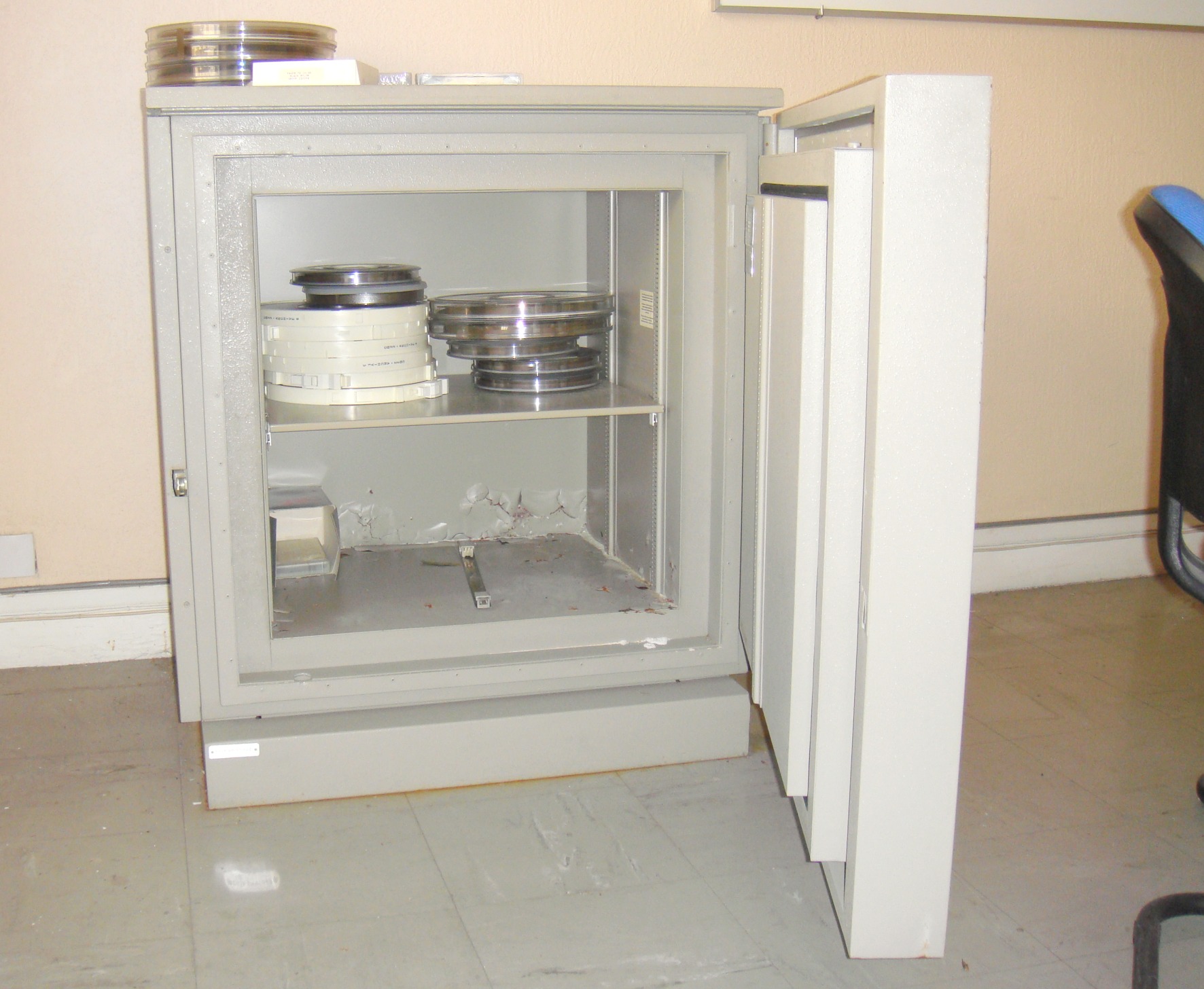 E10N1fCoffreFortBandesMagnetiques