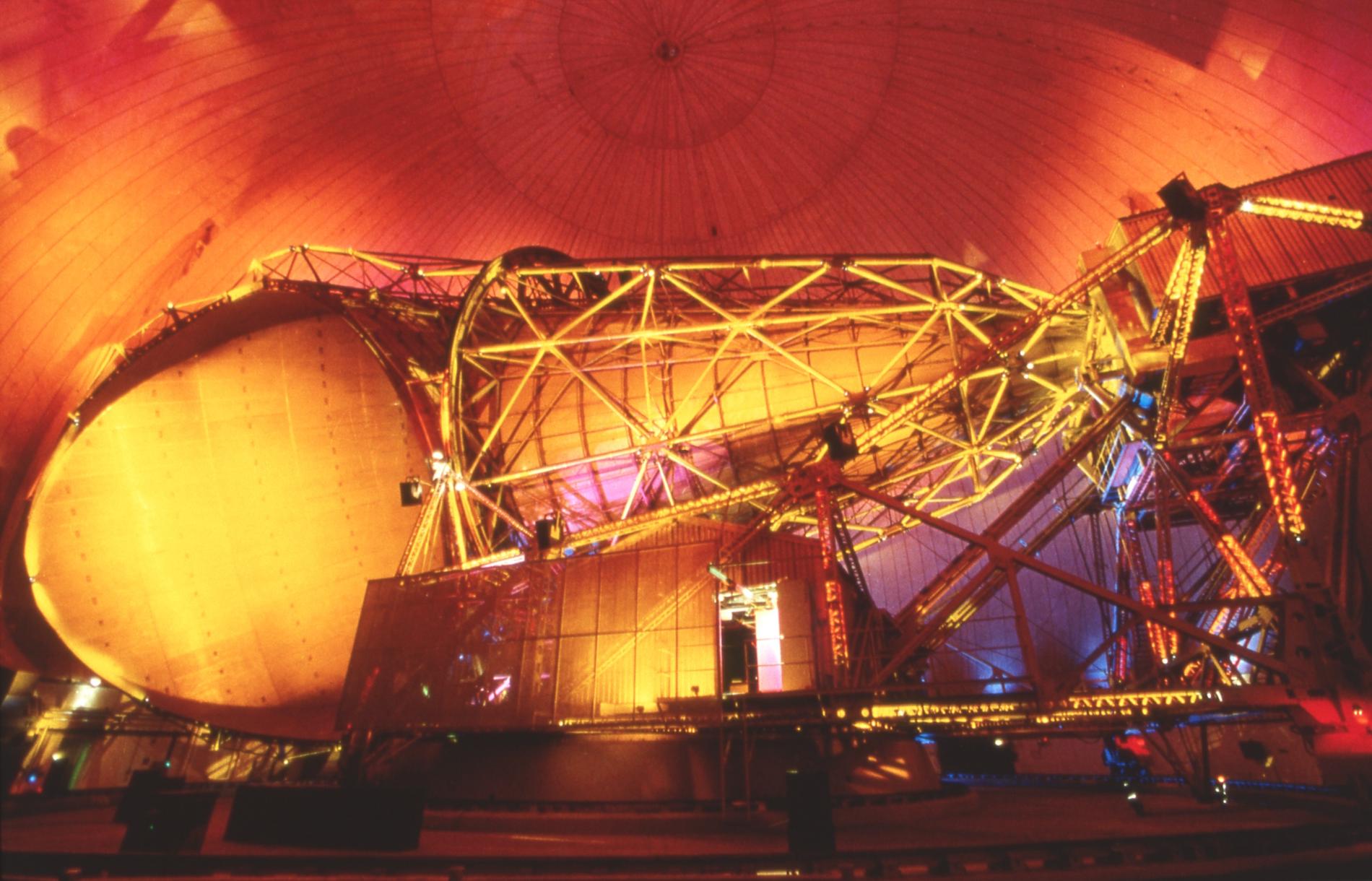 1990RadomeByNightAntennePB1