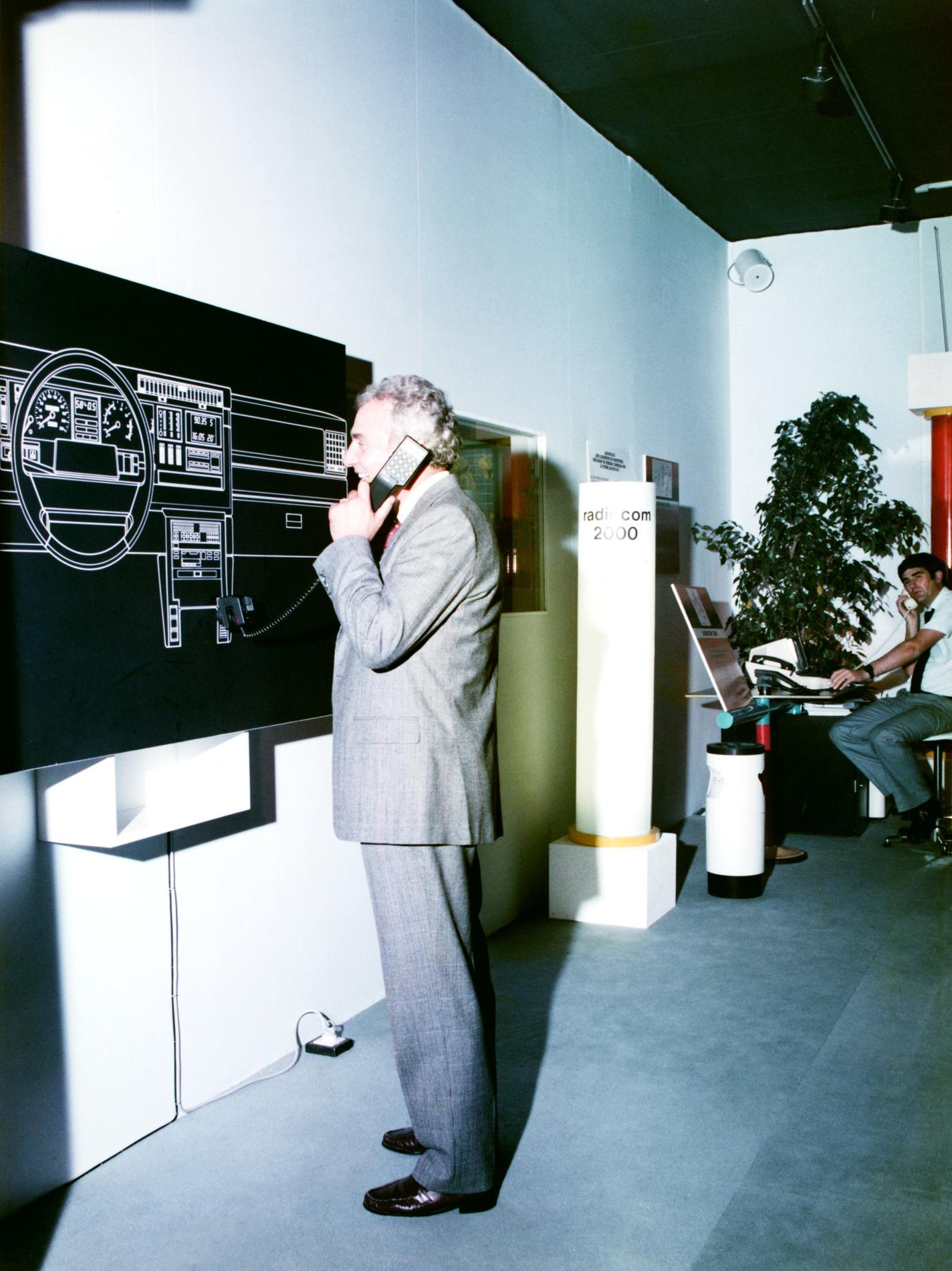 1985.09.19au22PresentationSicobR2000