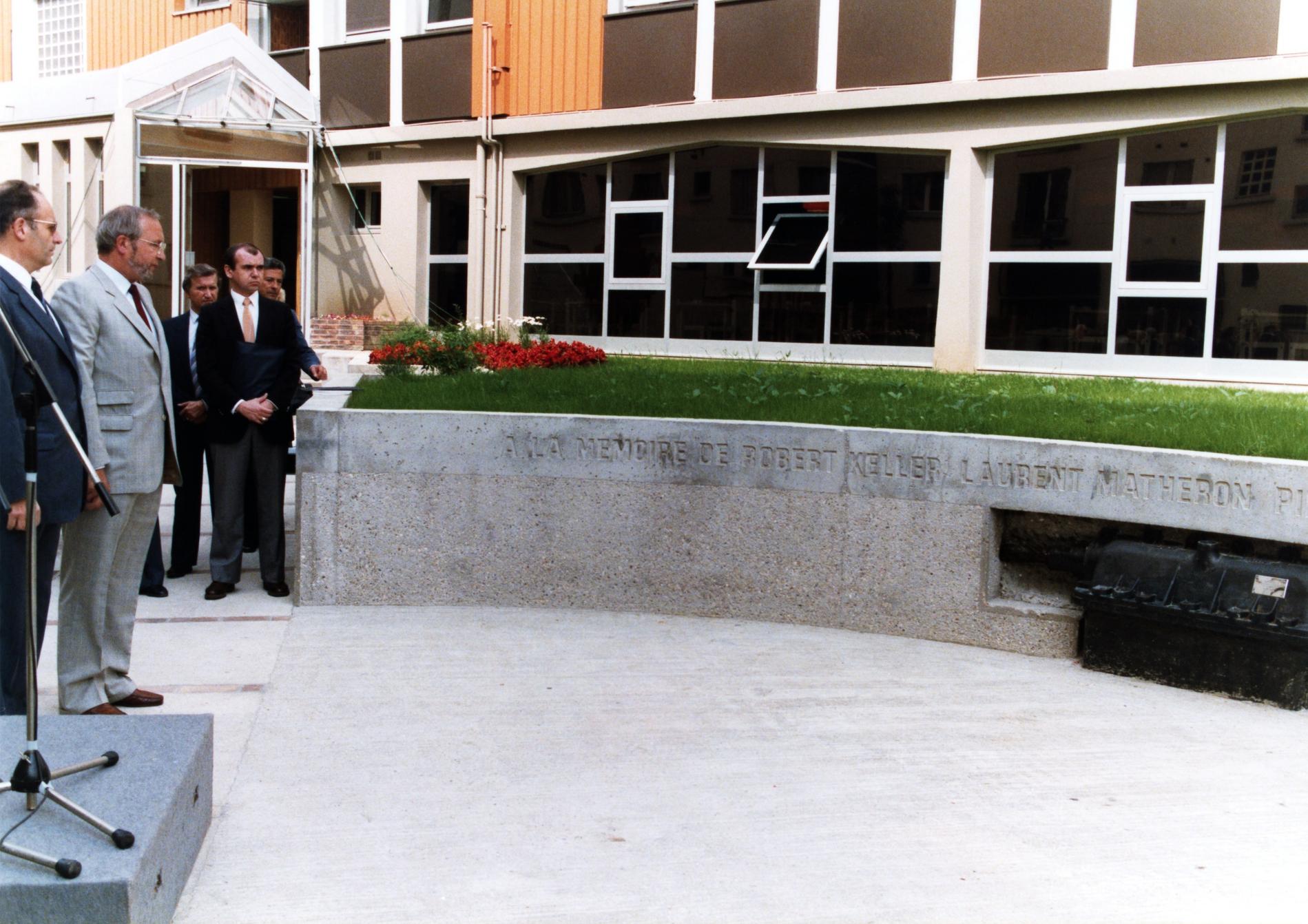 1984.06.12InaugRobertKellerRef142273-01