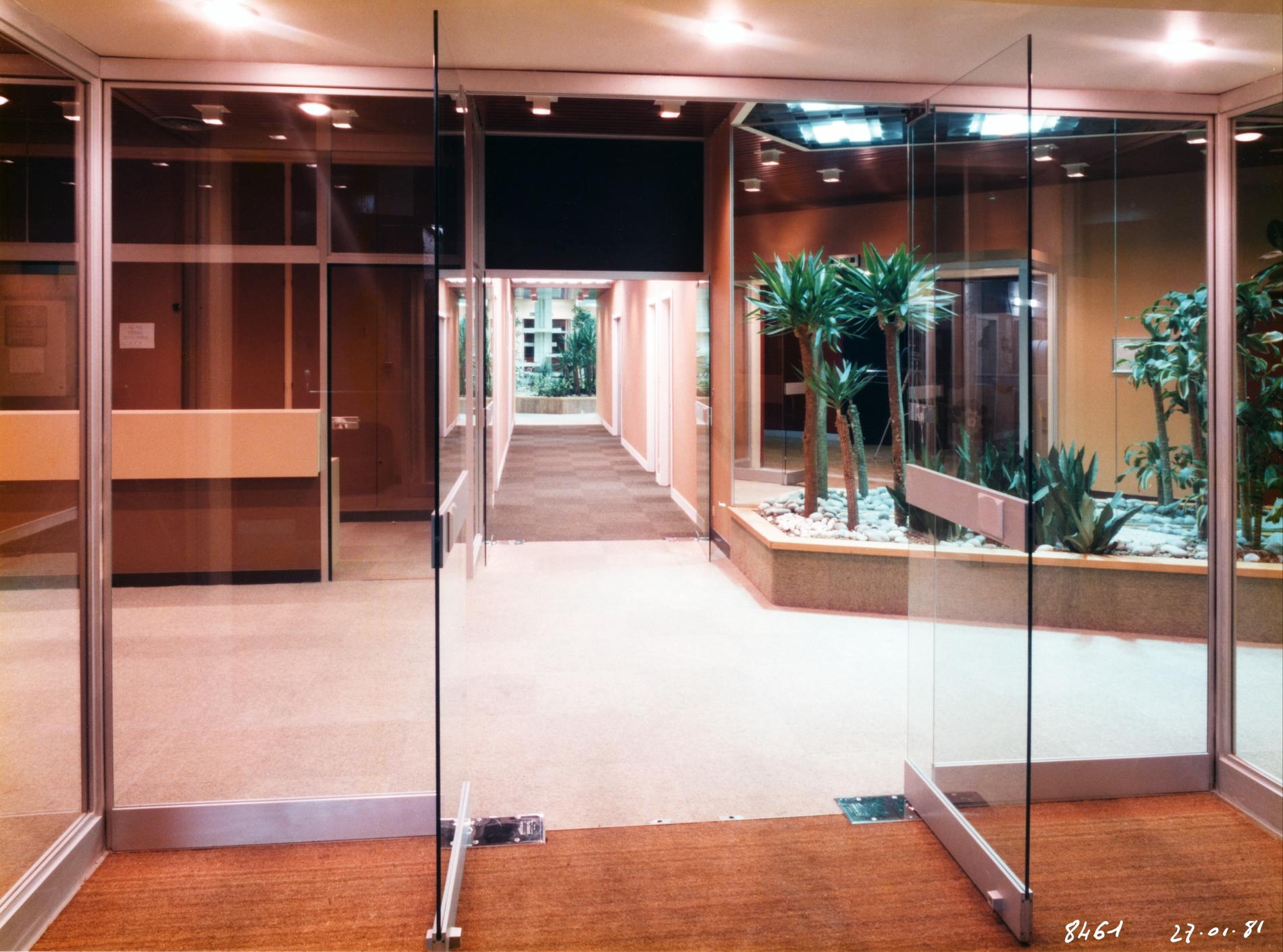 1981.01.27CevSasEntreeReceptionSousSol