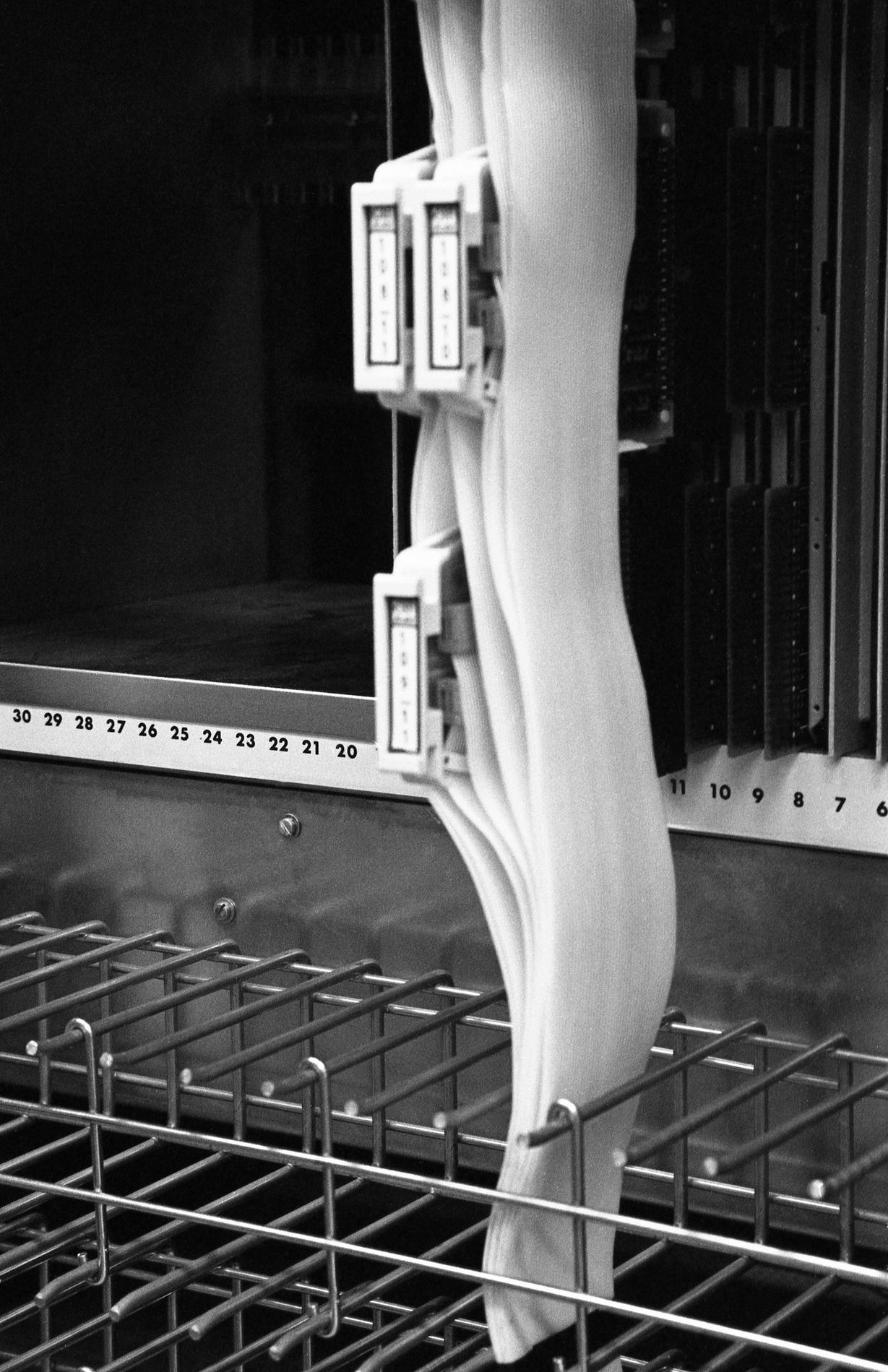 1983.04E12ValenceA021