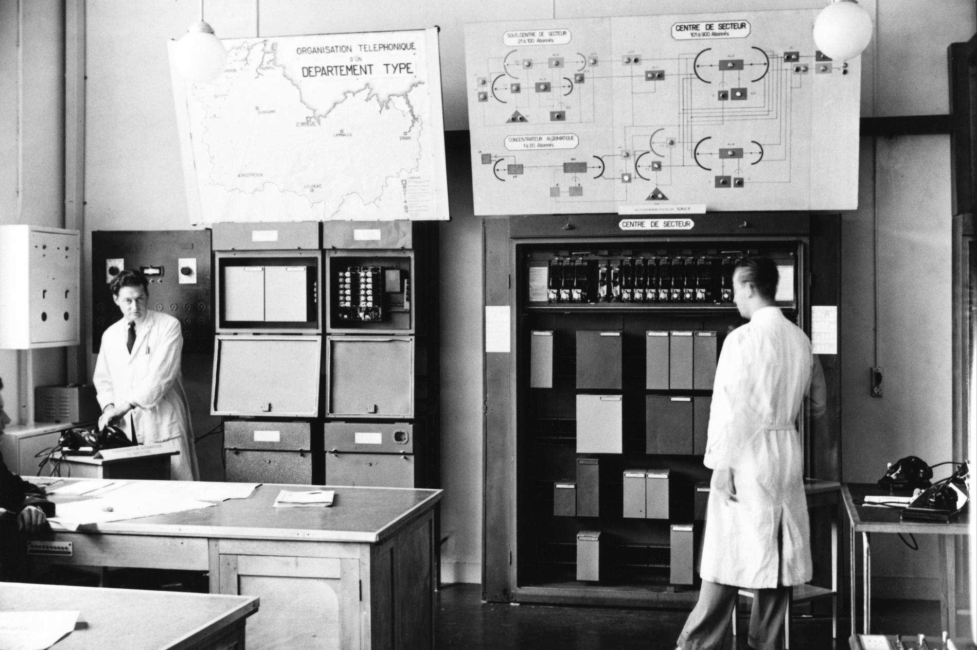 1951.09MaquetteCentreDeSecteurR6Issy