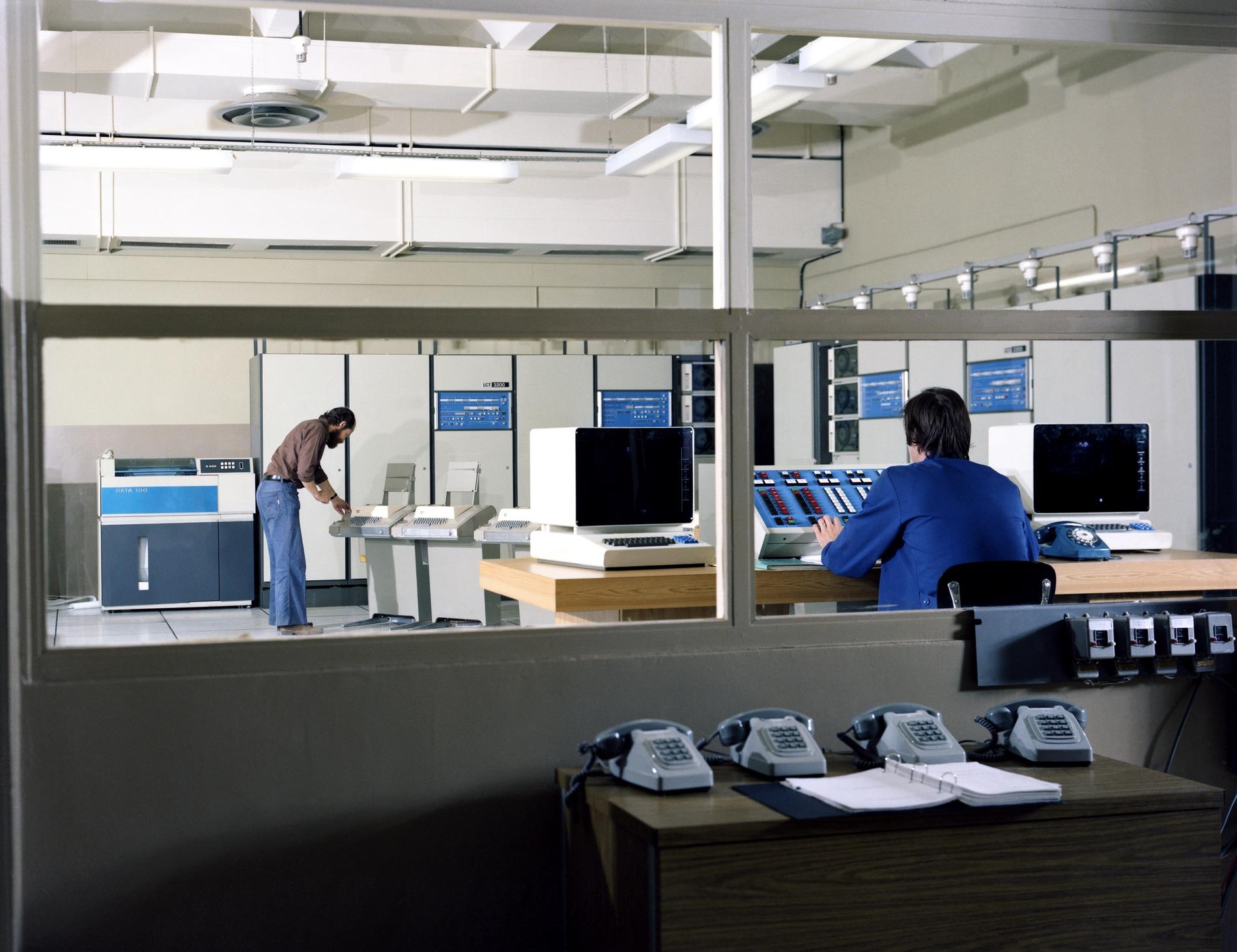 1976.09.14LCT3200AthisMonsE11n005235