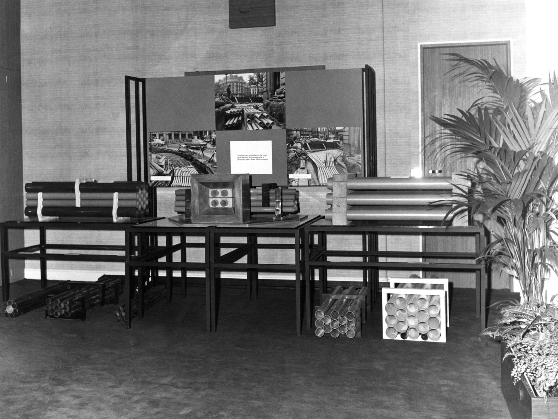 1968.12ExpositionEquipLignesN01